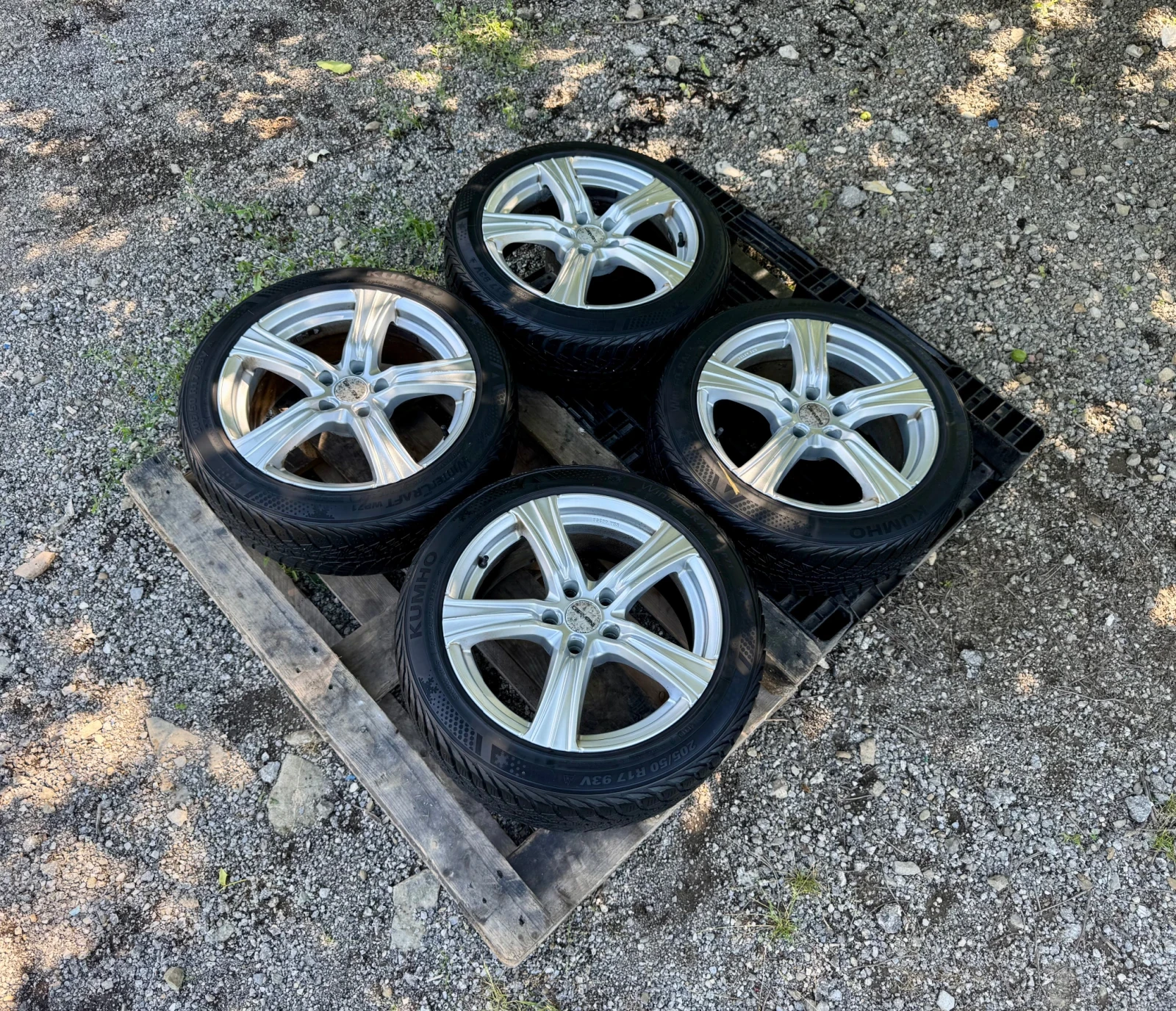Гуми с джанти Kumho 205/50R17, снимка 2 - Гуми и джанти - 54942119