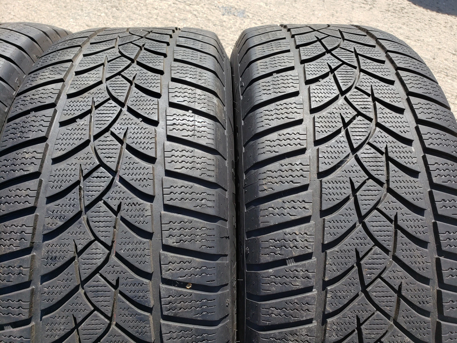 Гуми Зимни 255/50R19, снимка 2 - Гуми и джанти - 56213436