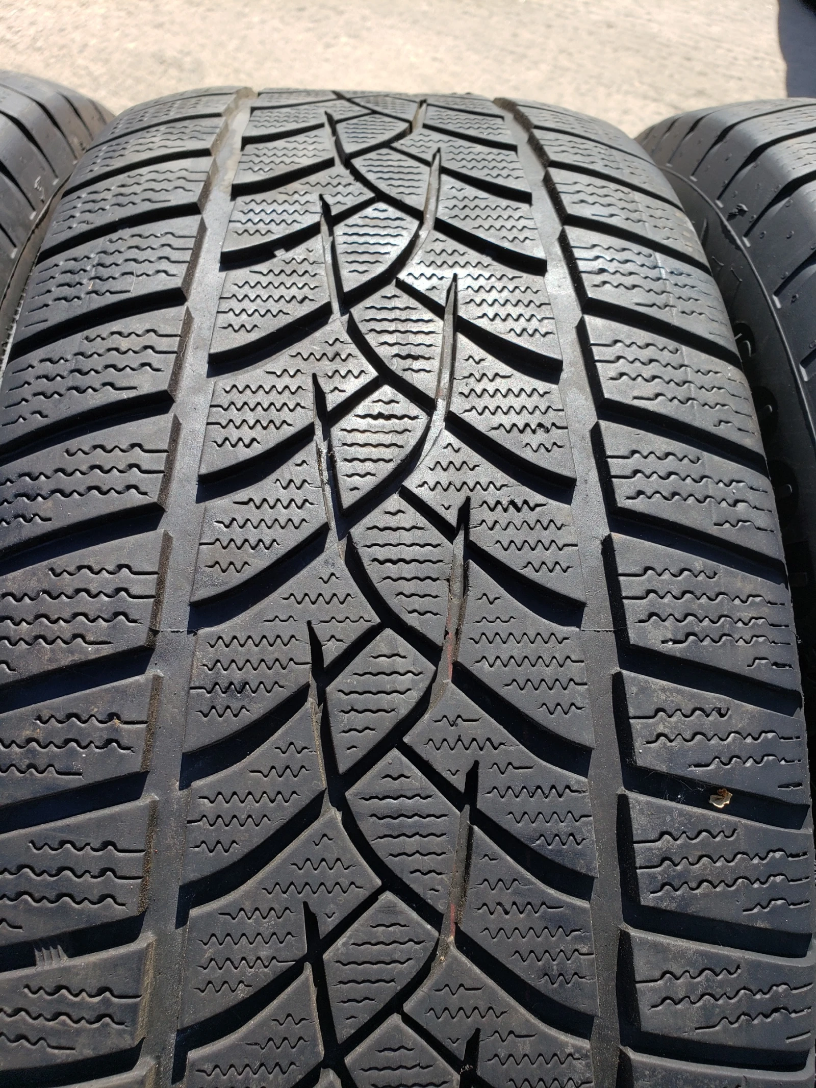 Гуми Зимни 255/50R19