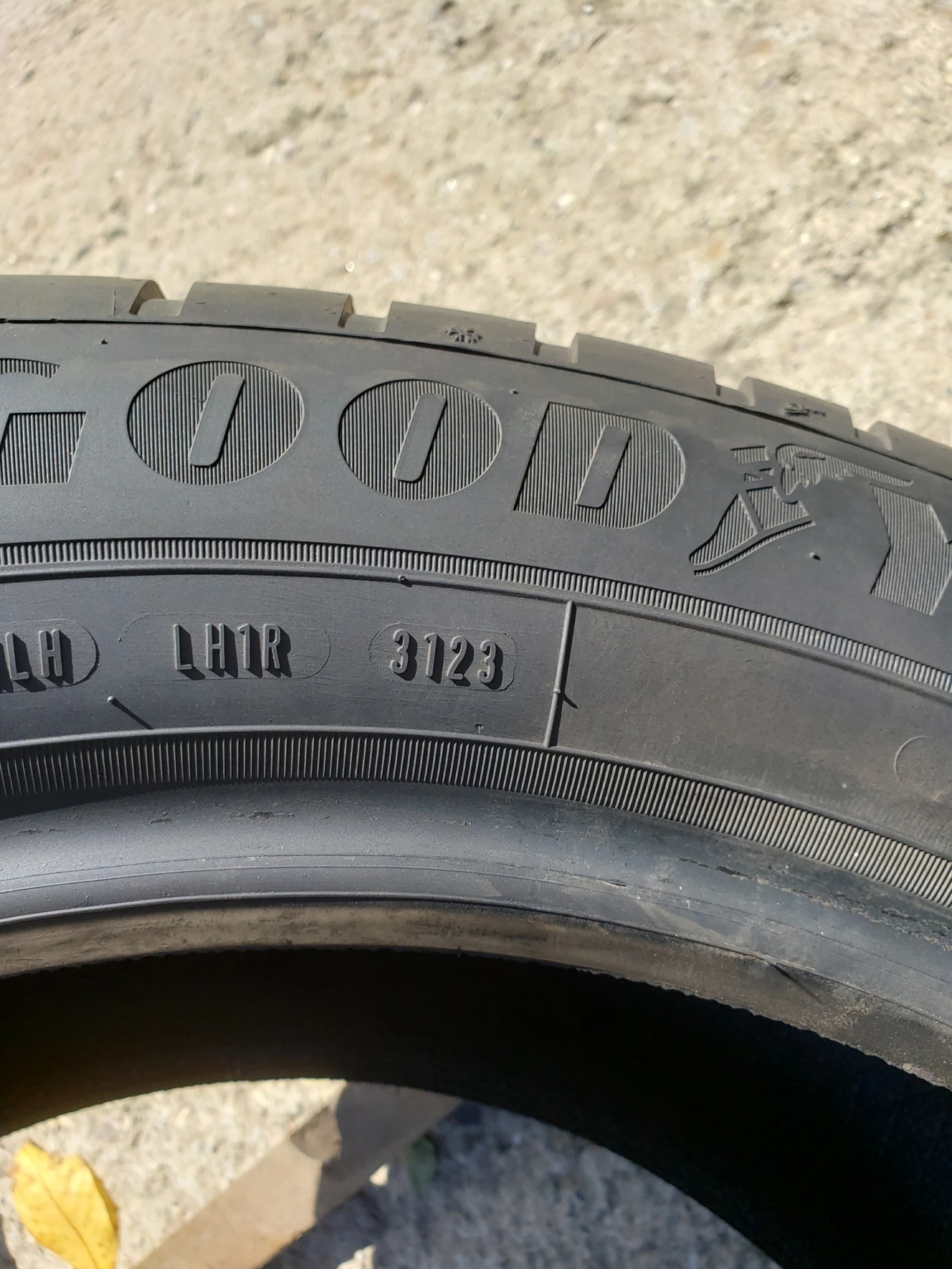 Гуми Зимни 255/50R19, снимка 5 - Гуми и джанти - 56213436