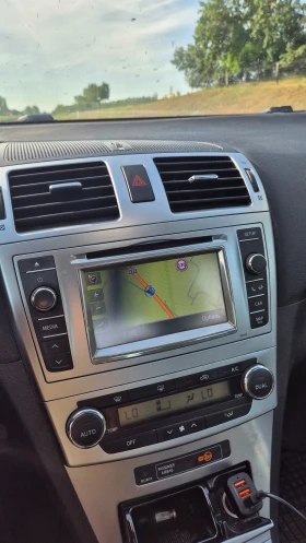 Toyota Avensis 2.2 150к 6ск.седан, снимка 9