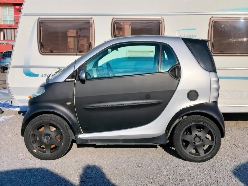 Smart Fortwo 0.6 РЕГИСТРИРАН, снимка 4 - Автомобили и джипове - 43790629