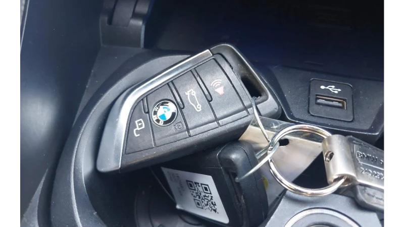 BMW 330 i XDRIVE, снимка 14 - Автомобили и джипове - 47523583