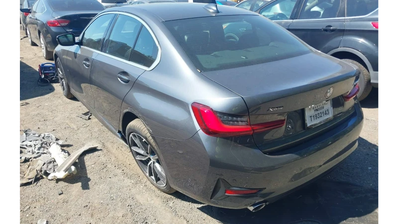 BMW 330 i XDRIVE, снимка 4 - Автомобили и джипове - 47523583