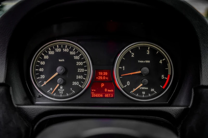 BMW 330 BMW 330 XD M-performance, снимка 11 - Автомобили и джипове - 52262628
