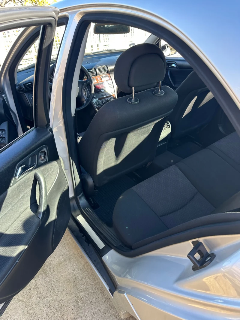 Mercedes-Benz C 220 2.2 cdi, снимка 6 - Автомобили и джипове - 52405691