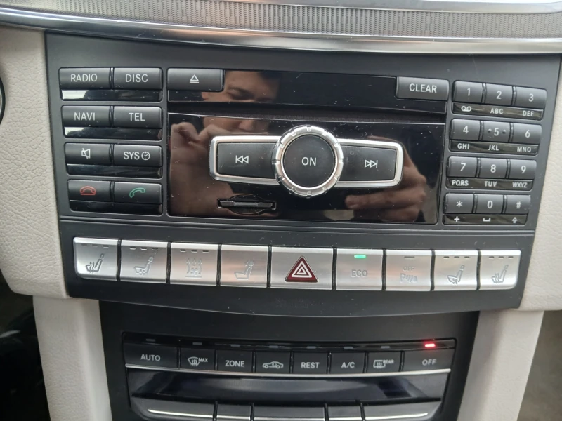 Mercedes-Benz E 350 4-matic AMG-line, снимка 11 - Автомобили и джипове - 53272816