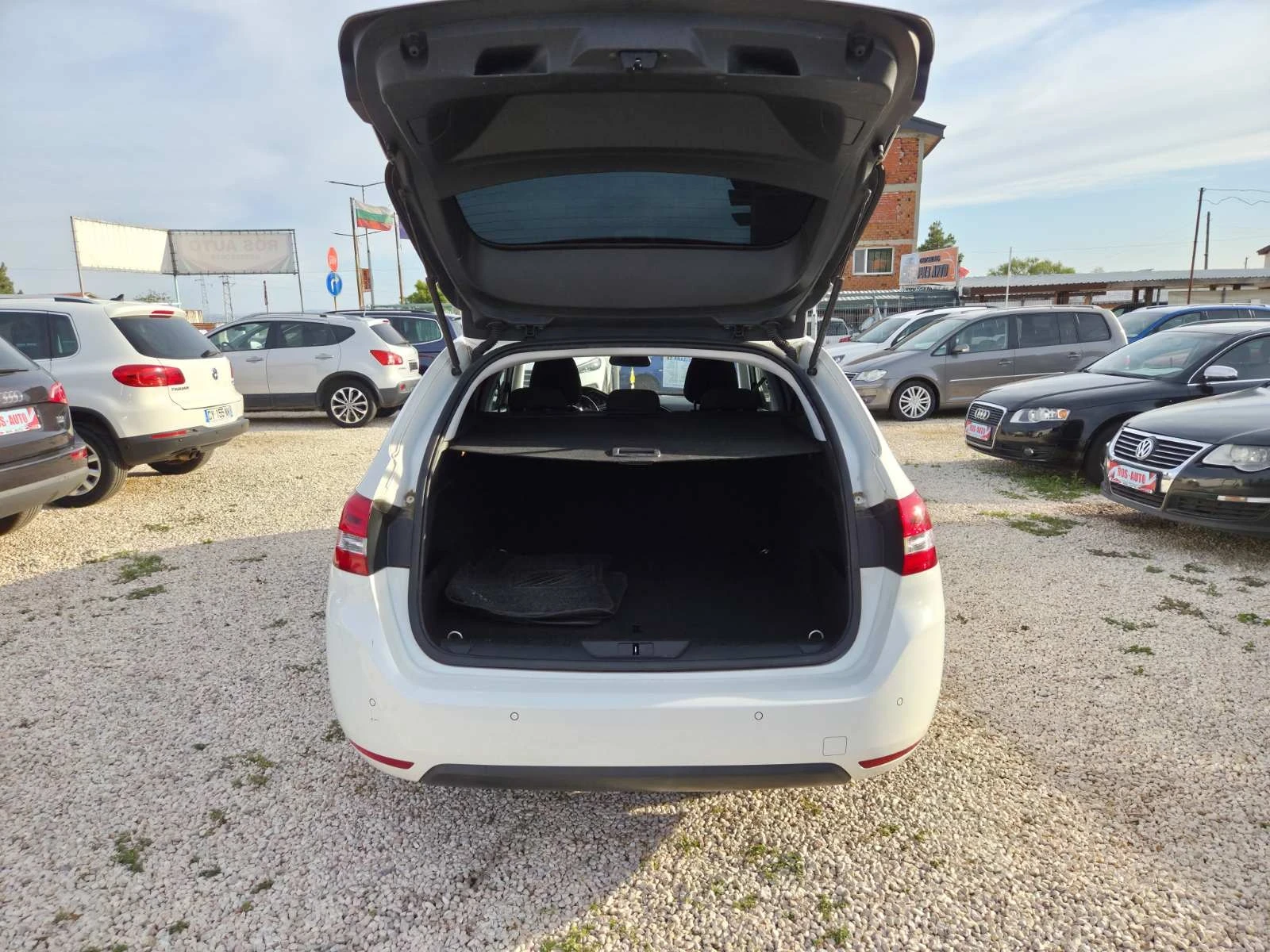 Peugeot 308 1.6HDI* AUT* NAVI* FUL!!TOP - изображение 6