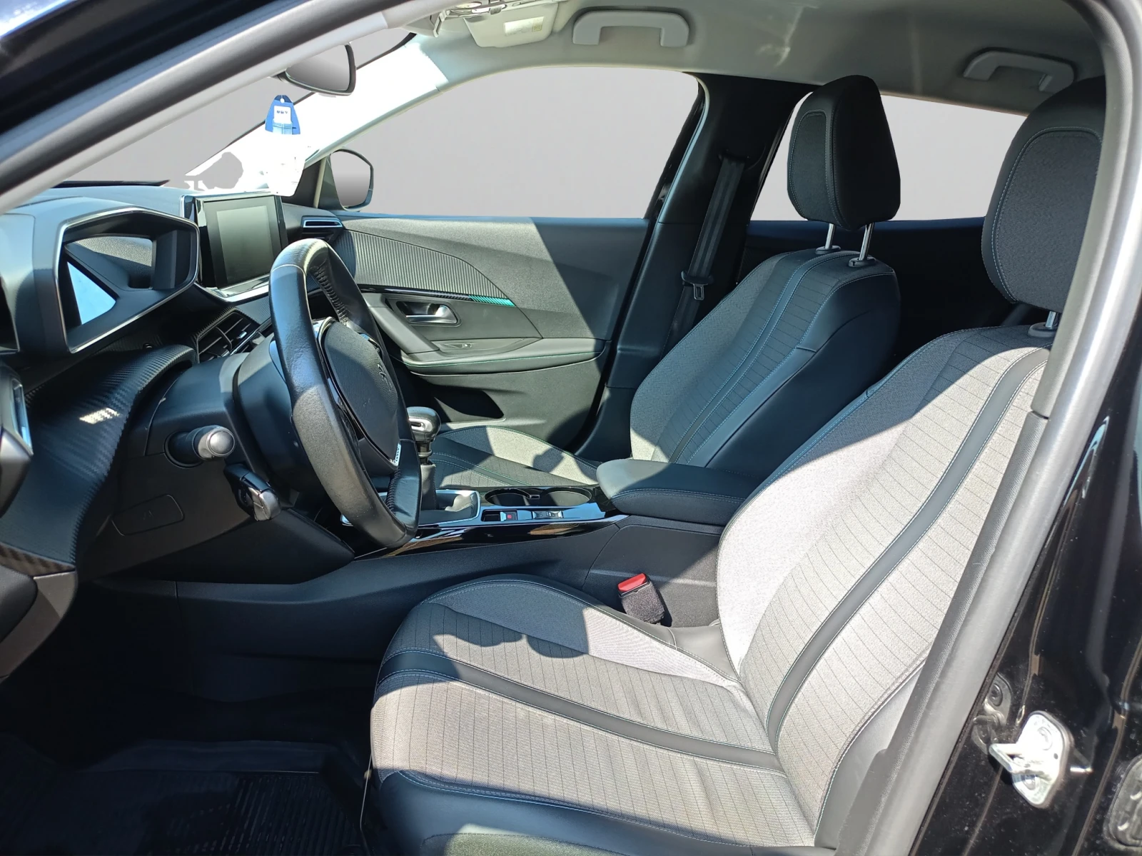 Peugeot 2008 New Line Up ALLURE PACK 1.2 PureTech 100 BVM6 EURO - изображение 9