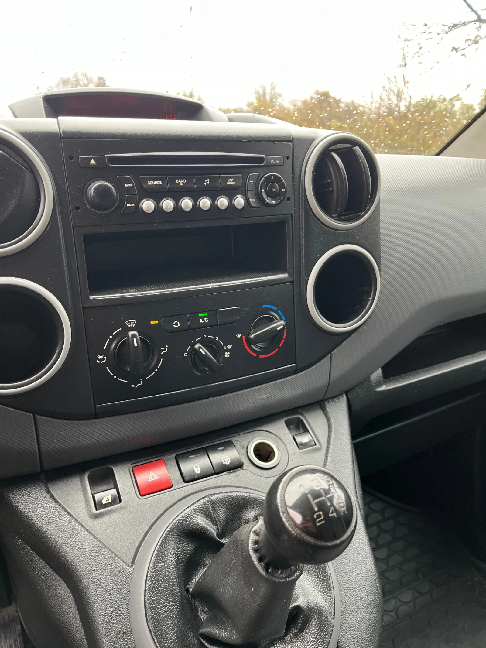 Peugeot Partner 1.6HDI 3 Местен  - изображение 10