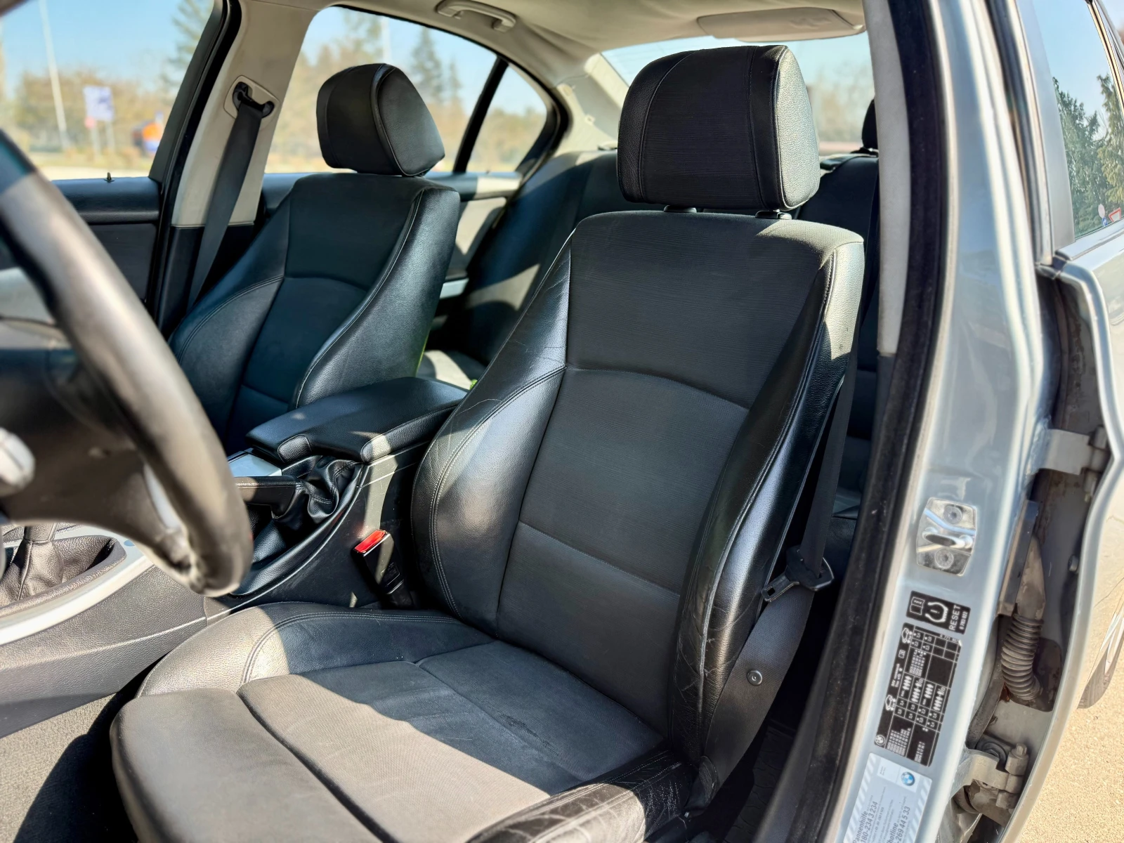 BMW 320 2.0* 163HP* NAVI* RECARO* , снимка 11 - Автомобили и джипове - 53708129