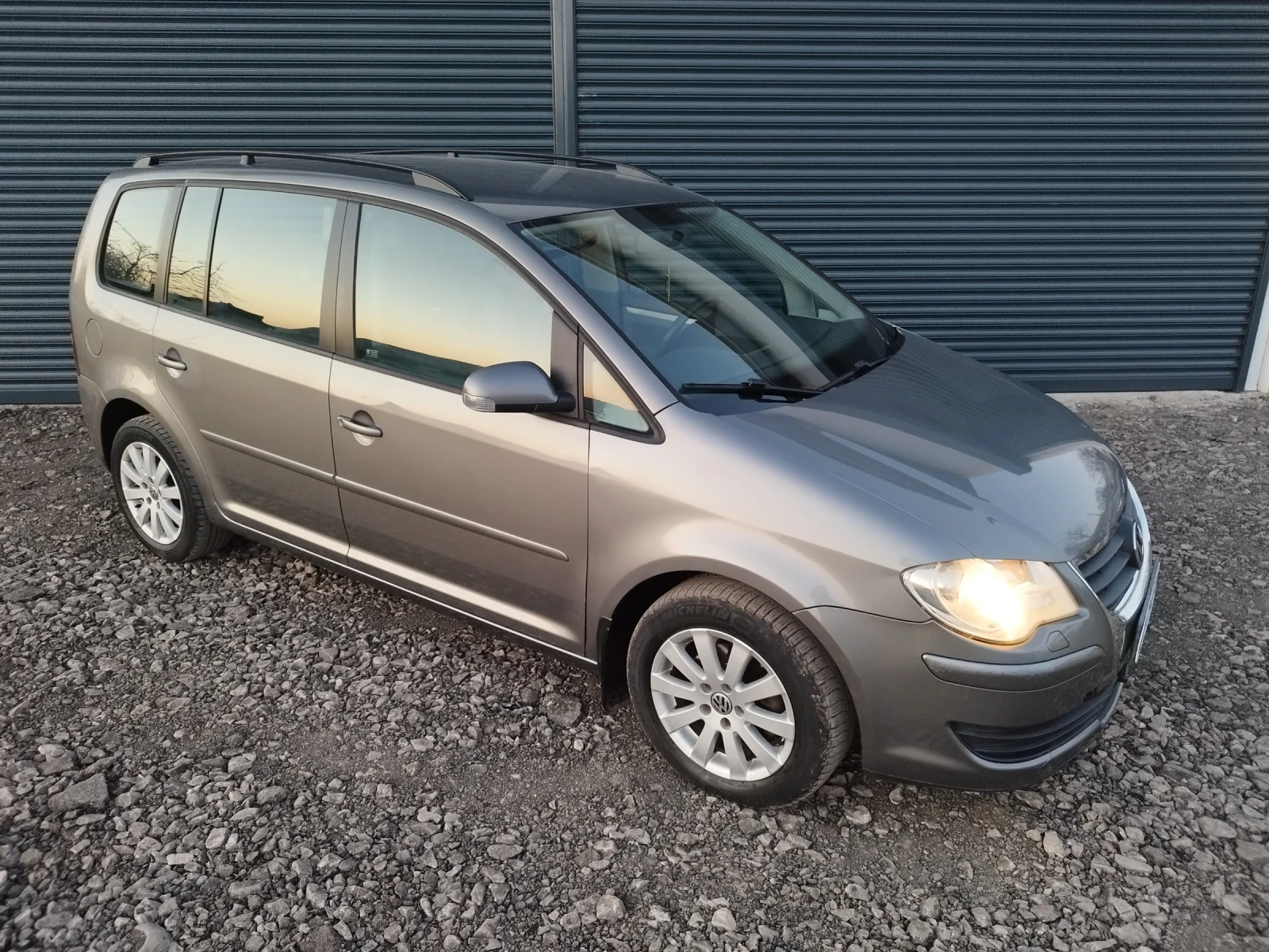 VW Touran 2.0TDl 140 BMM DSG, снимка 8 - Автомобили и джипове - 53830187