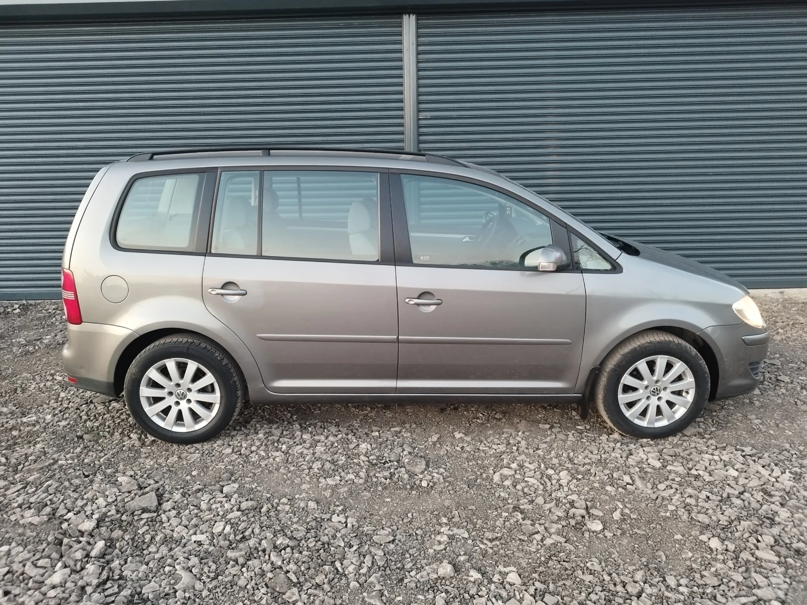 VW Touran 2.0TDl 140 BMM DSG, снимка 7 - Автомобили и джипове - 53830187