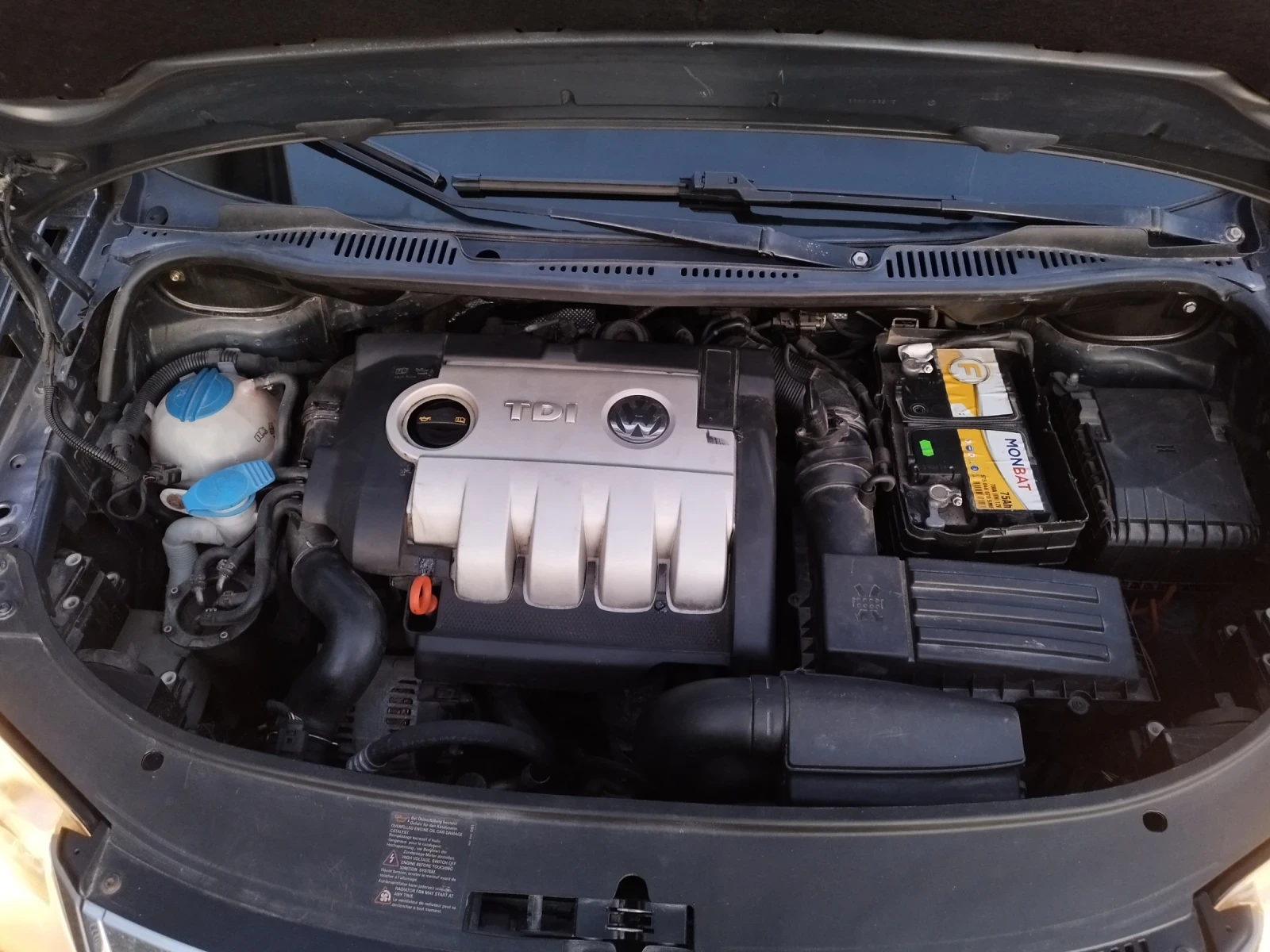 VW Touran 2.0TDl 140 BMM DSG, снимка 13 - Автомобили и джипове - 53830187