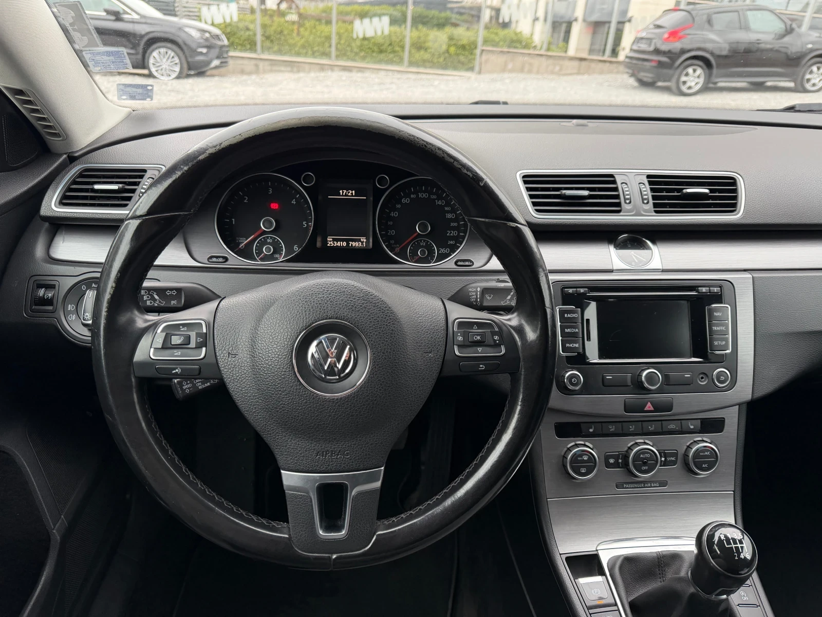 VW Passat 2.0 TDI 4 Motion НОВИ ГУМИ Каско, снимка 13 - Автомобили и джипове - 54025950