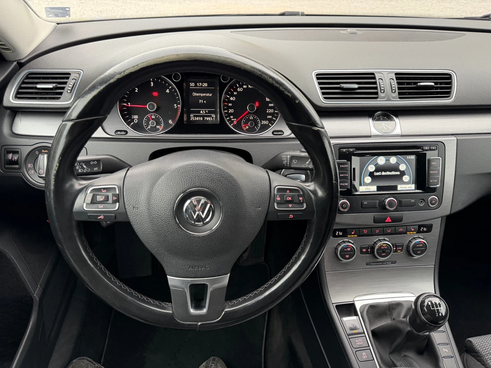 VW Passat 2.0 TDI 4 Motion НОВИ ГУМИ Каско, снимка 10 - Автомобили и джипове - 54025950