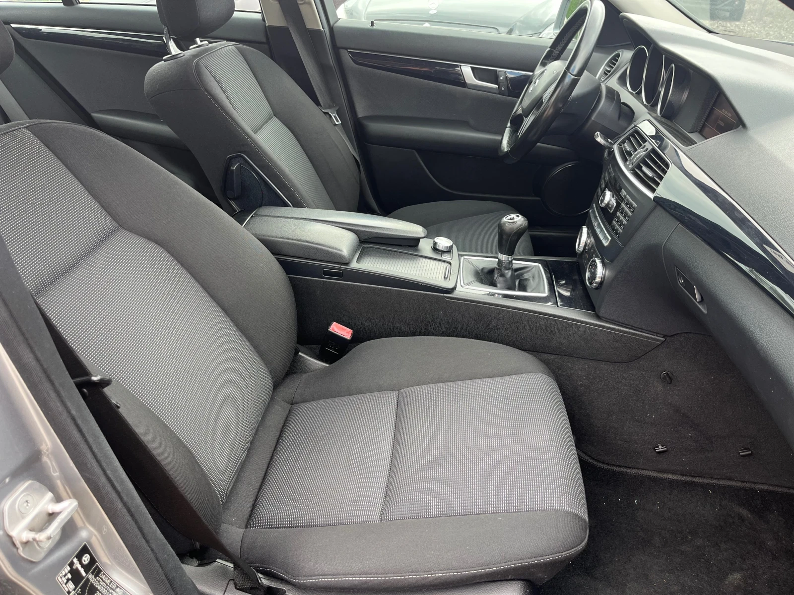 Mercedes-Benz C 220 CDI Avantgarde , снимка 14 - Автомобили и джипове - 54391287
