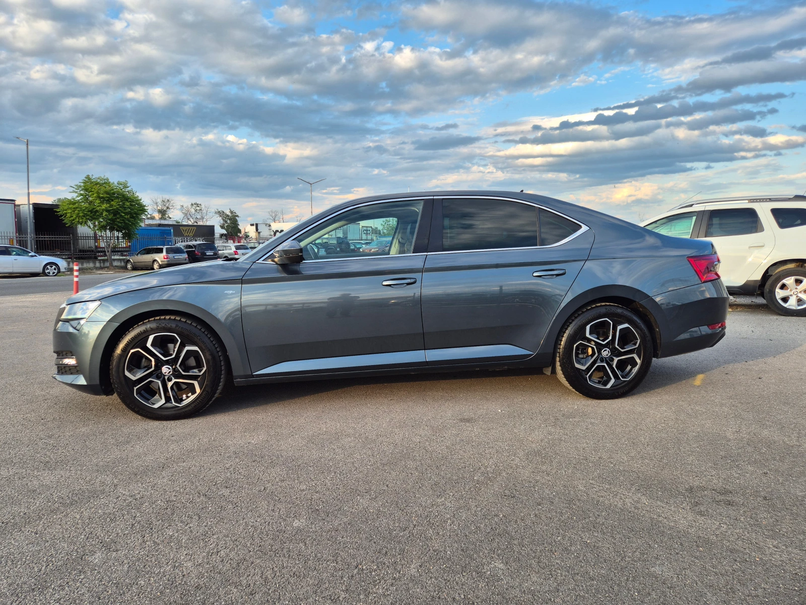 Skoda Superb 2.0 TDI M/Т, снимка 2 - Автомобили и джипове - 54754732