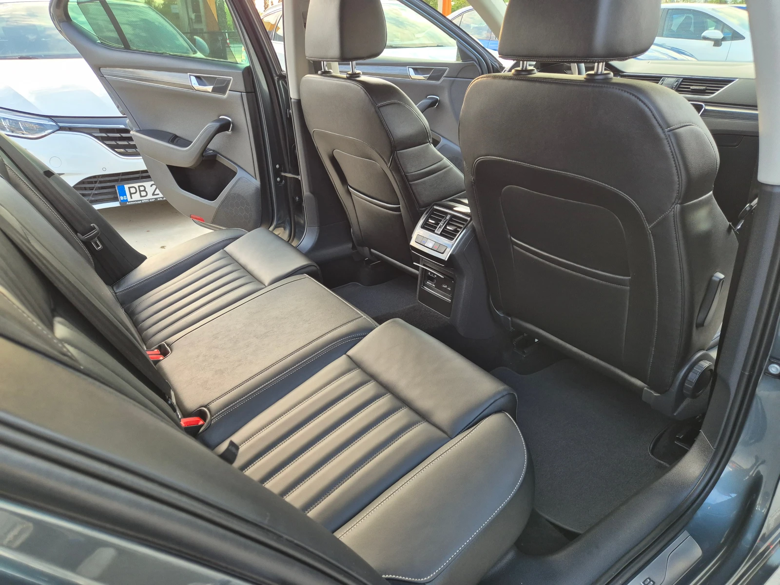 Skoda Superb 2.0 TDI M/Т, снимка 10 - Автомобили и джипове - 54754732