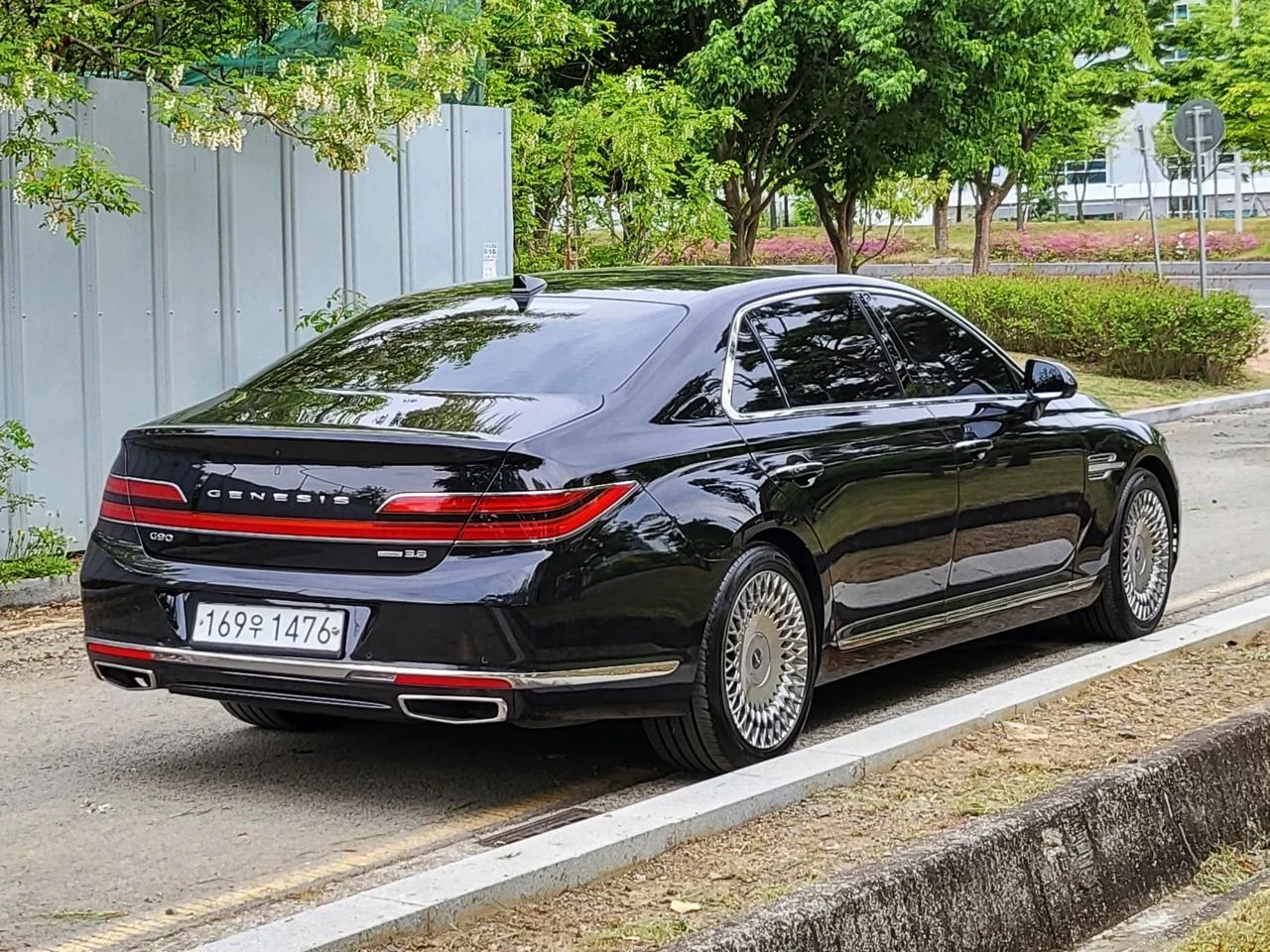 Genesis G90 3.8AWD Premium Luxury* Distronic* 360* Обдух* HUD, снимка 4 - Автомобили и джипове - 54781828