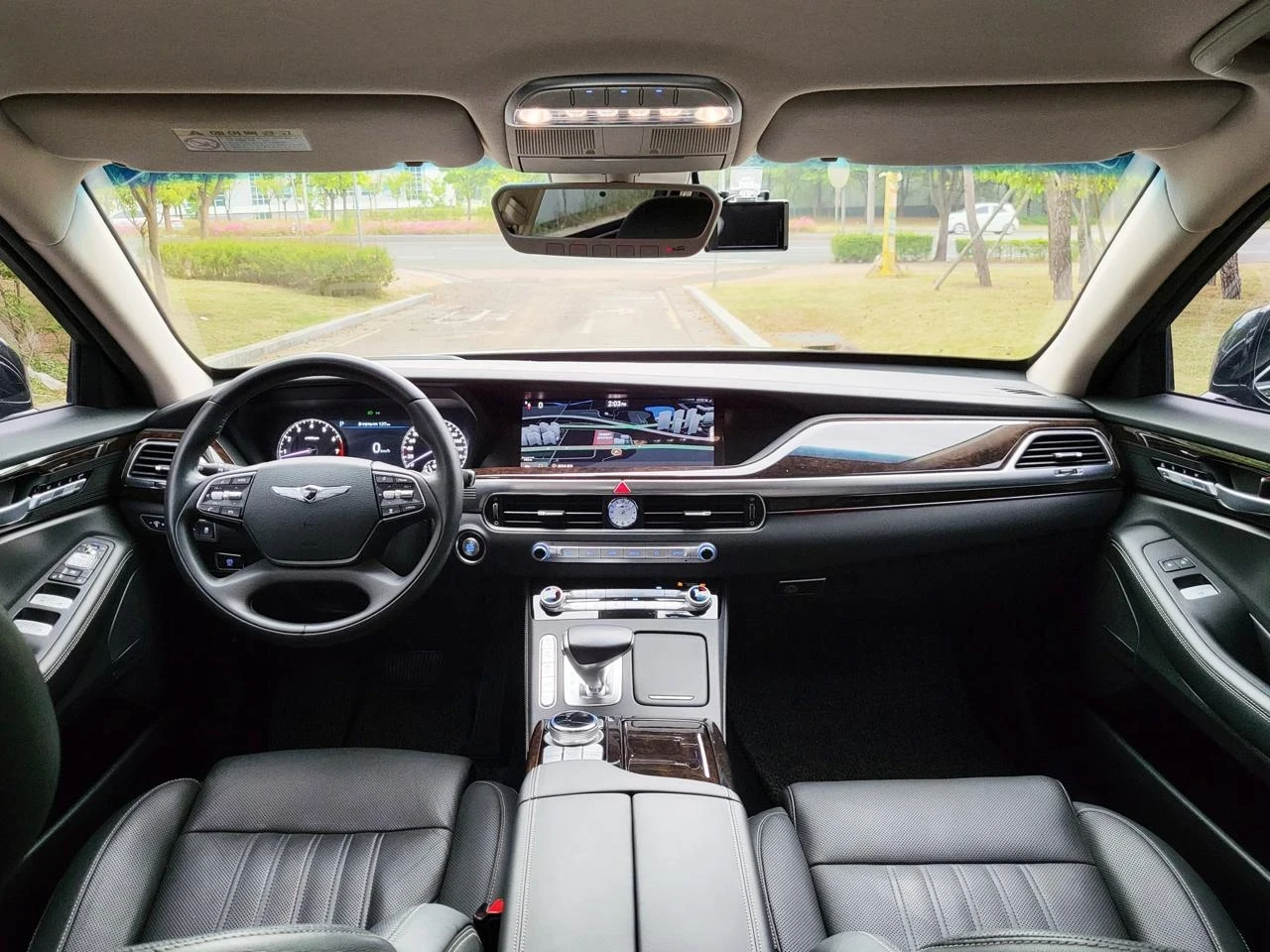 Genesis G90 3.8AWD Premium Luxury* Distronic* 360* Обдух* HUD, снимка 5 - Автомобили и джипове - 54781828