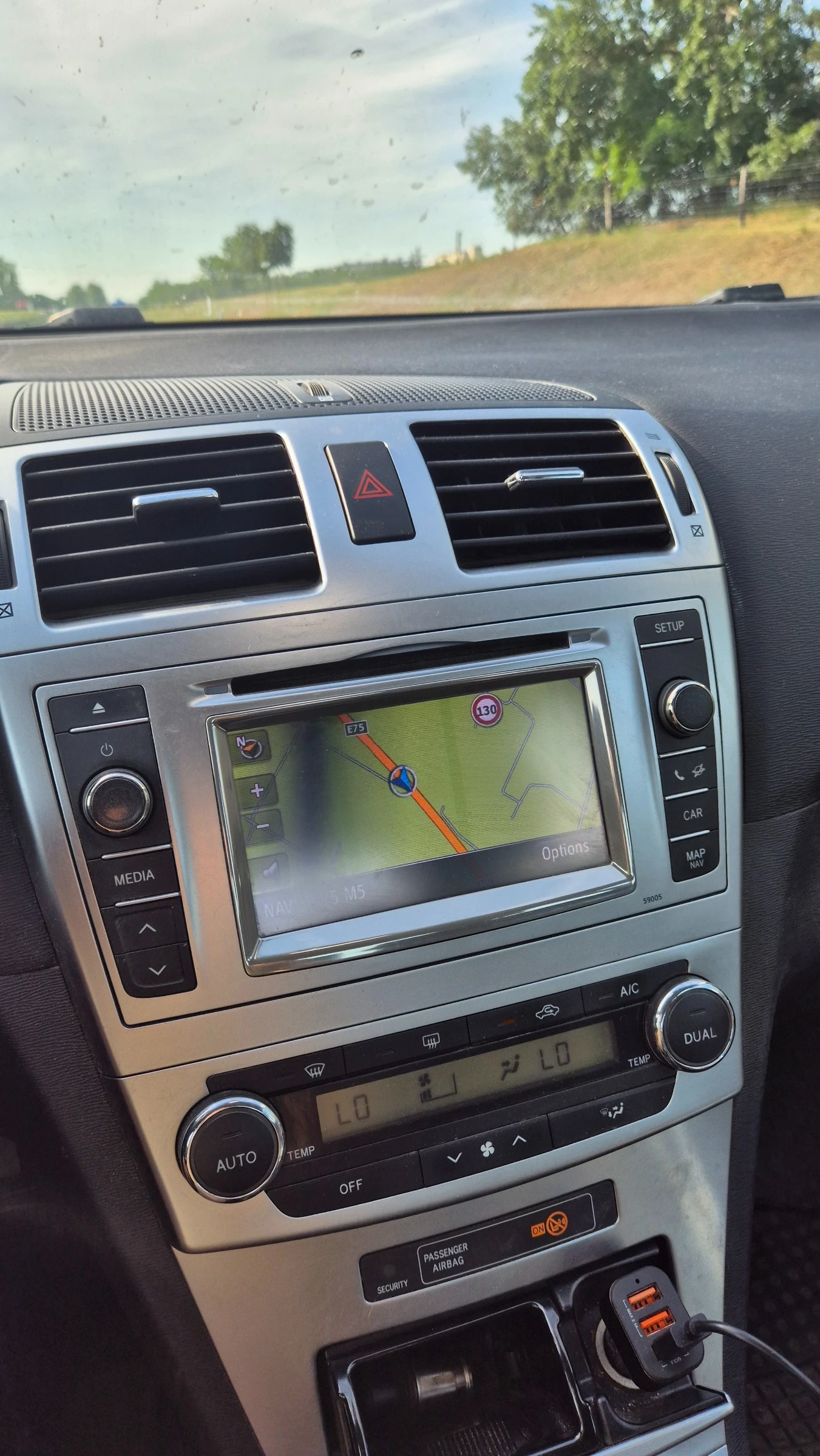 Toyota Avensis 2.2 150к 6ск.седан, снимка 9 - Автомобили и джипове - 55142438