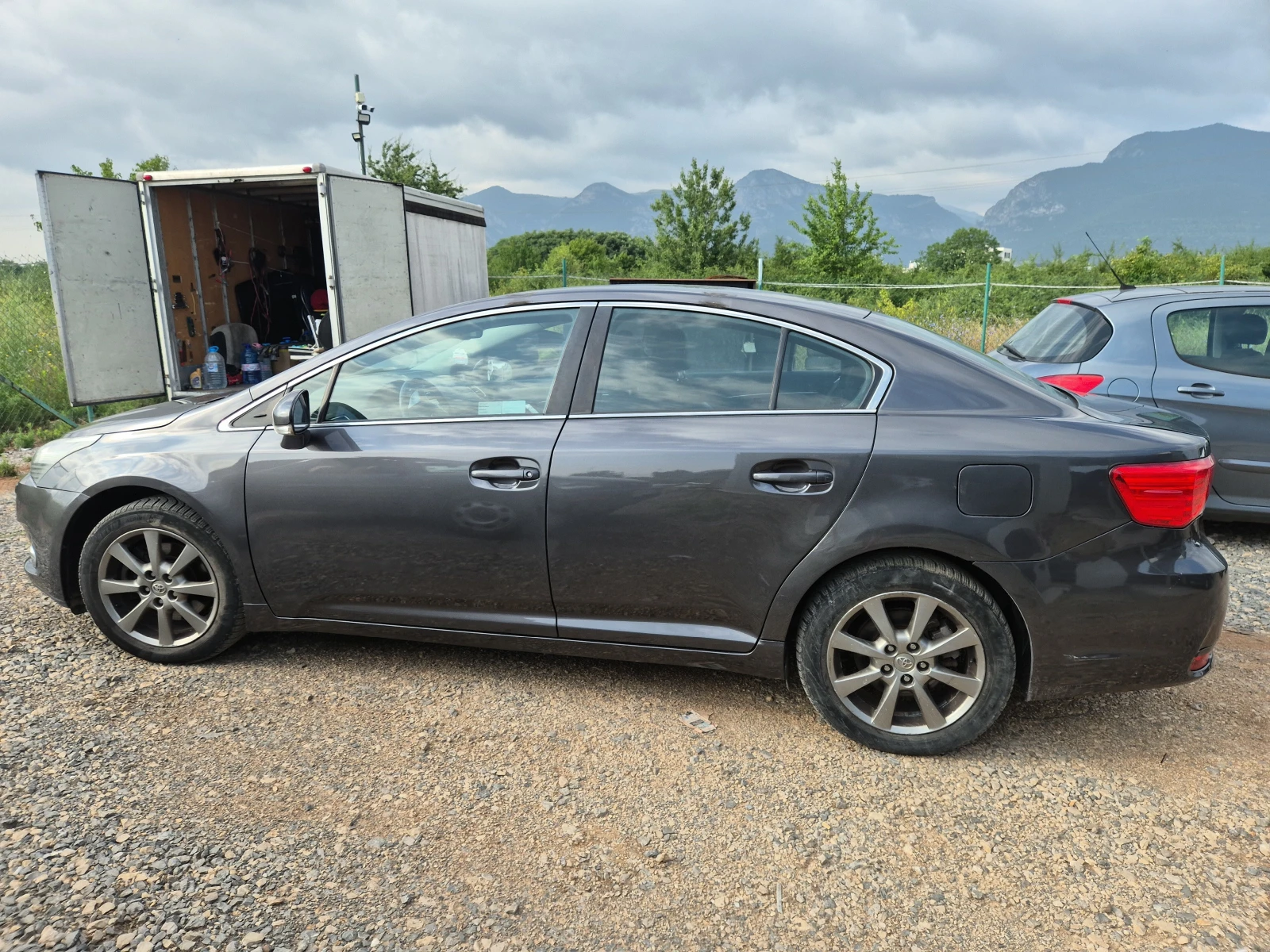 Toyota Avensis 2.2 150к 6ск.седан, снимка 8 - Автомобили и джипове - 55142438