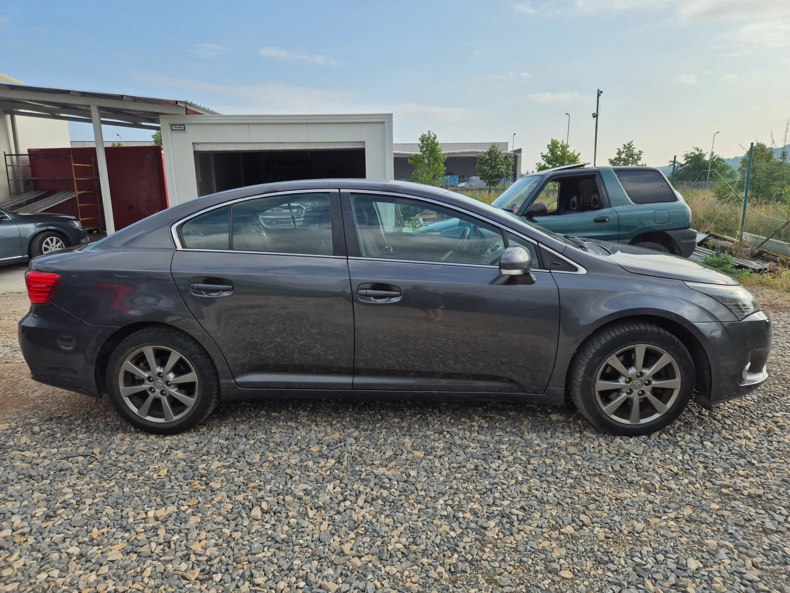 Toyota Avensis 2.2 150к 6ск.седан, снимка 4 - Автомобили и джипове - 55142438