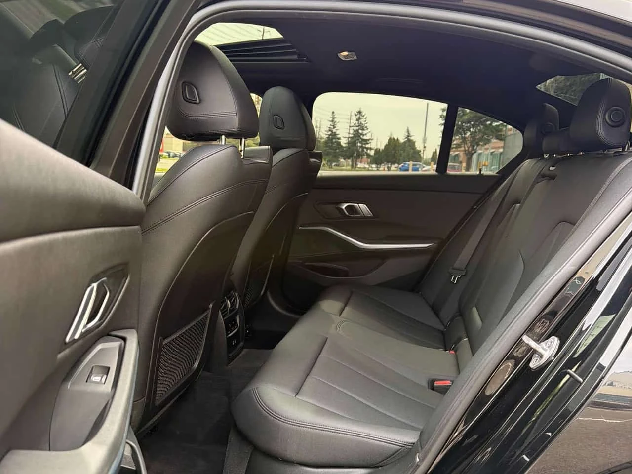 BMW 330  xDrive * CARFAX * ОПЦИЯ ЗА ФИНАНСИРАНЕ, снимка 12 - Автомобили и джипове - 55777834