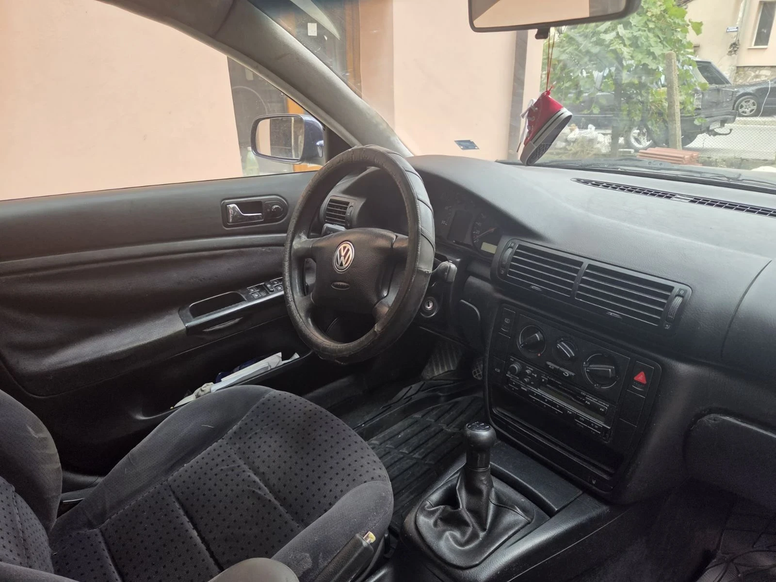 VW Passat 1.9 TDI, снимка 4 - Автомобили и джипове - 56422589