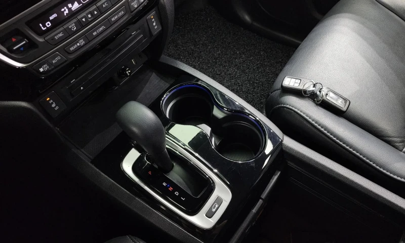 Honda Pilot Iii 3.5, снимка 8 - Автомобили и джипове - 51439950