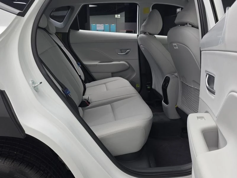 Hyundai Kona 1.6 Automatic, снимка 12 - Автомобили и джипове - 55769380