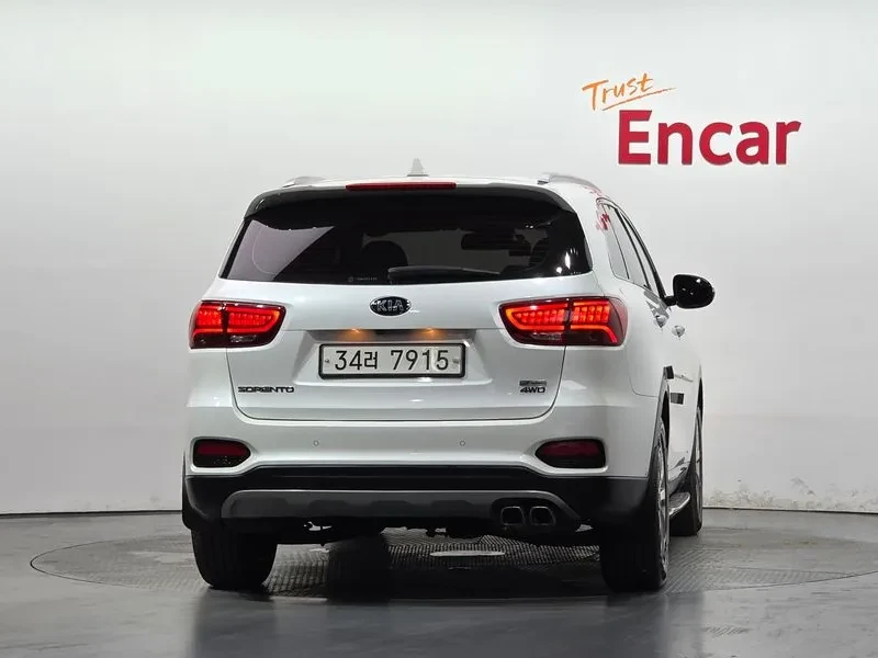 Kia Sorento 2.2 4Wd - САМО 30% АВАНС!, снимка 4 - Автомобили и джипове - 56017215