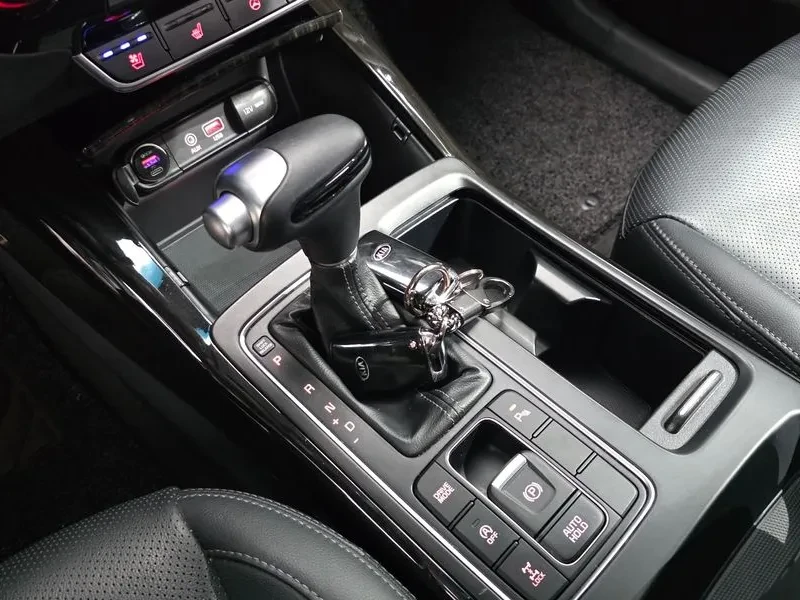 Kia Sorento 2.2 4Wd - САМО 30% АВАНС!, снимка 9 - Автомобили и джипове - 56017215