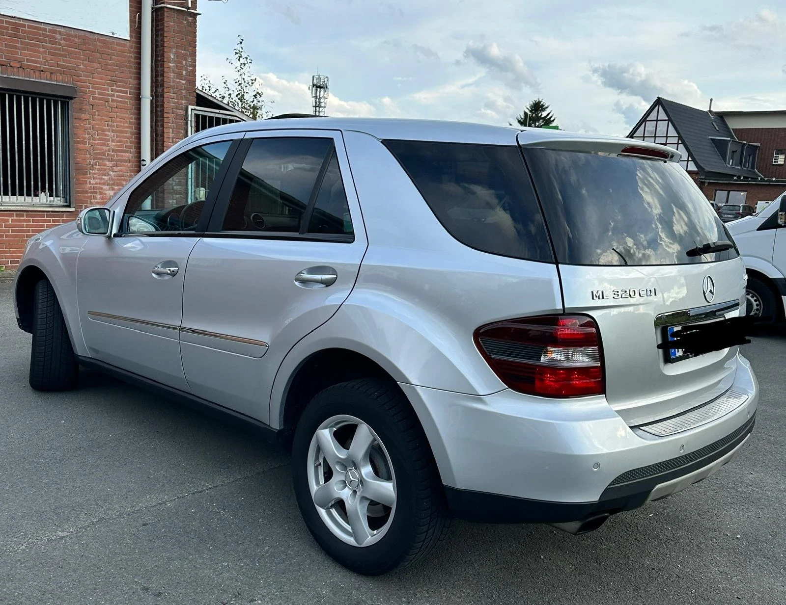 Mercedes-Benz ML 320  - изображение 8
