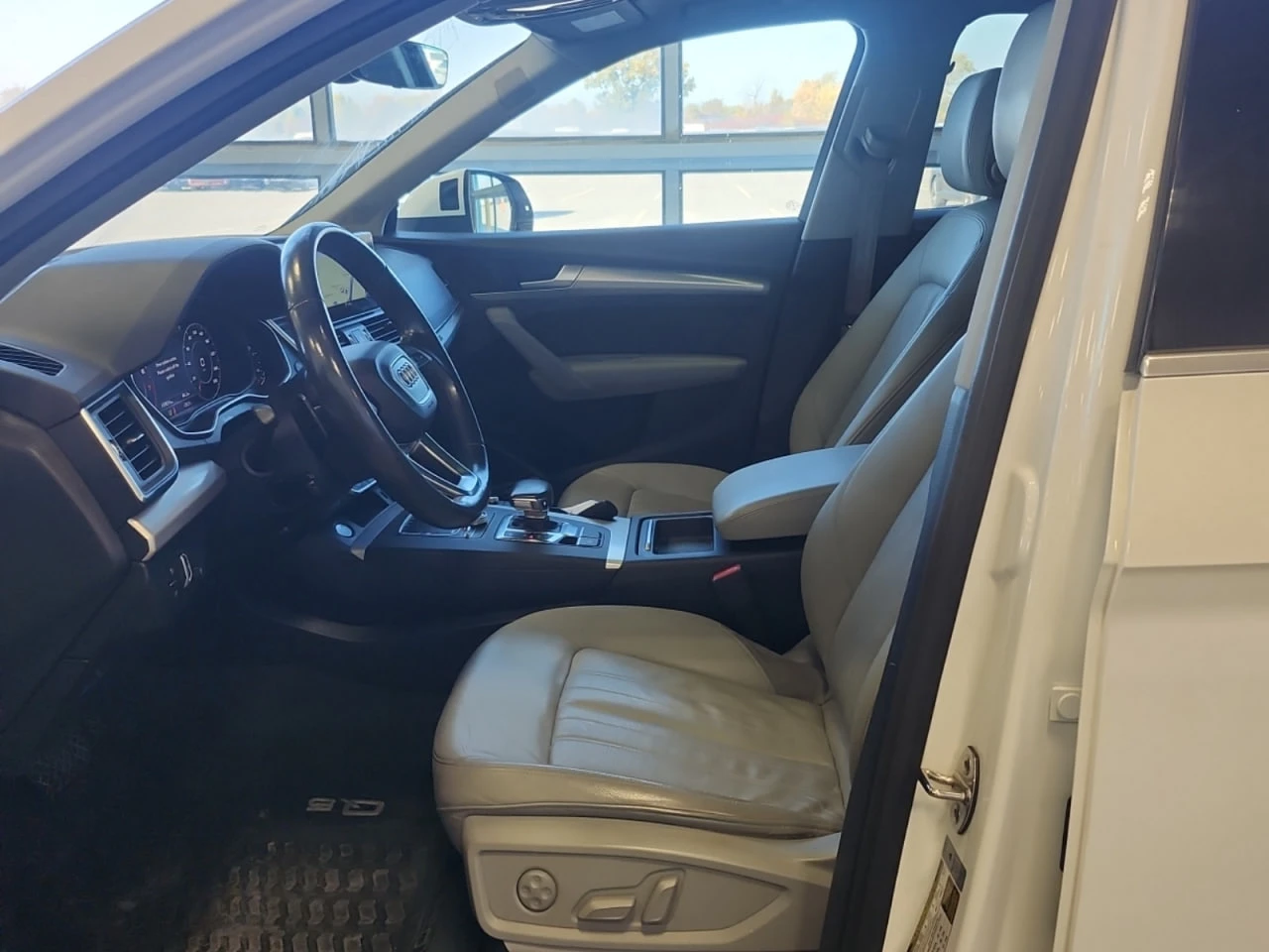 Audi Q5 * АВТО КРЕДИТ* ЦЕНА ДО БГ * CARFAX *  - изображение 8