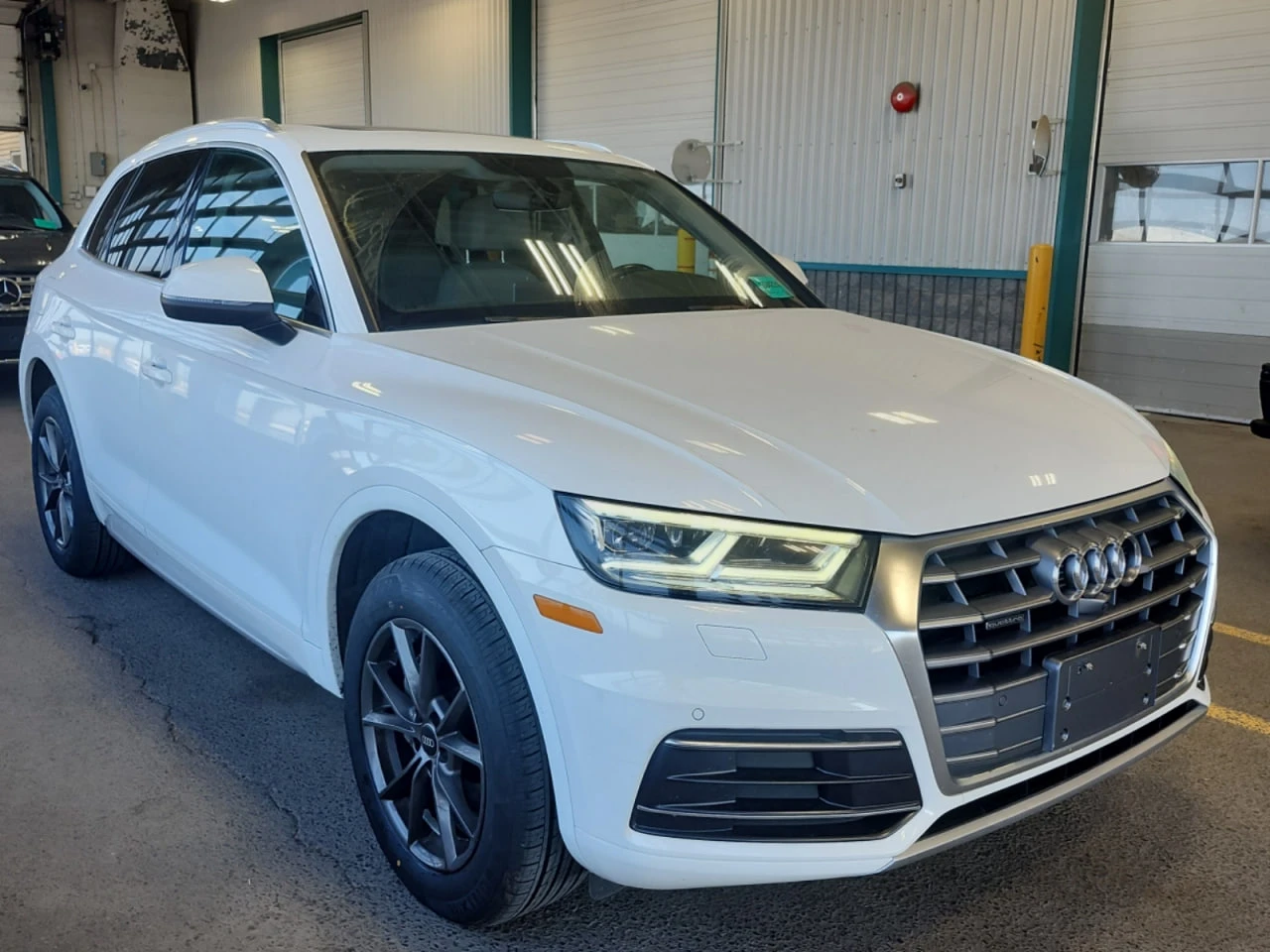 Audi Q5 * АВТО КРЕДИТ* ЦЕНА ДО БГ * CARFAX *  - изображение 2