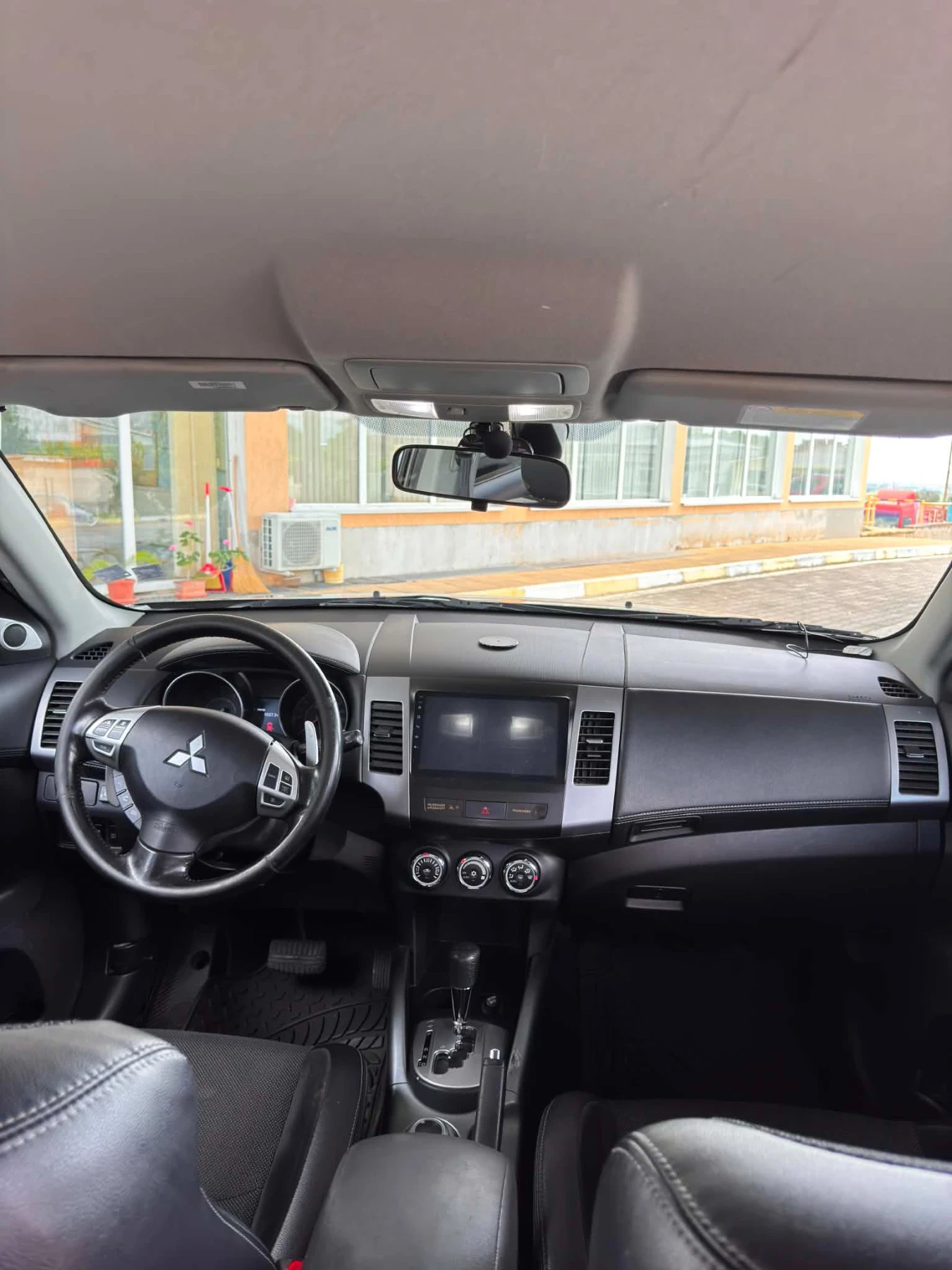 Mitsubishi Outlander, снимка 8 - Автомобили и джипове - 55432016