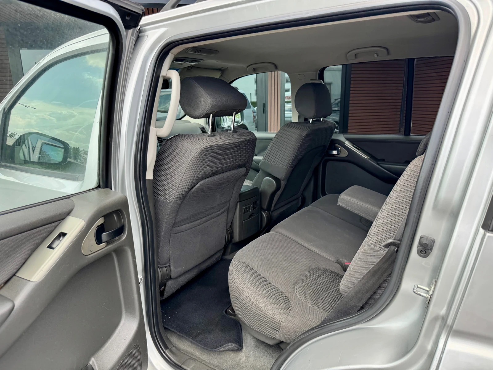 Nissan Pathfinder 2.5D* 7 Места* Климатик* 4X4* Лизинг, снимка 9 - Автомобили и джипове - 55663843
