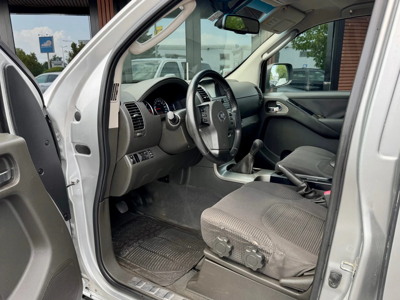 Nissan Pathfinder 2.5D* 7 Места* Климатик* 4X4* Лизинг, снимка 7 - Автомобили и джипове - 55663843