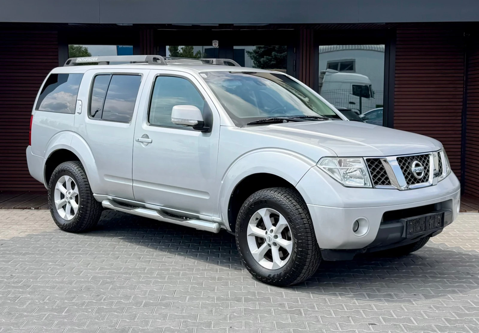 Nissan Pathfinder 2.5D* 7 Места* Климатик* 4X4* Лизинг, снимка 3 - Автомобили и джипове - 55663843