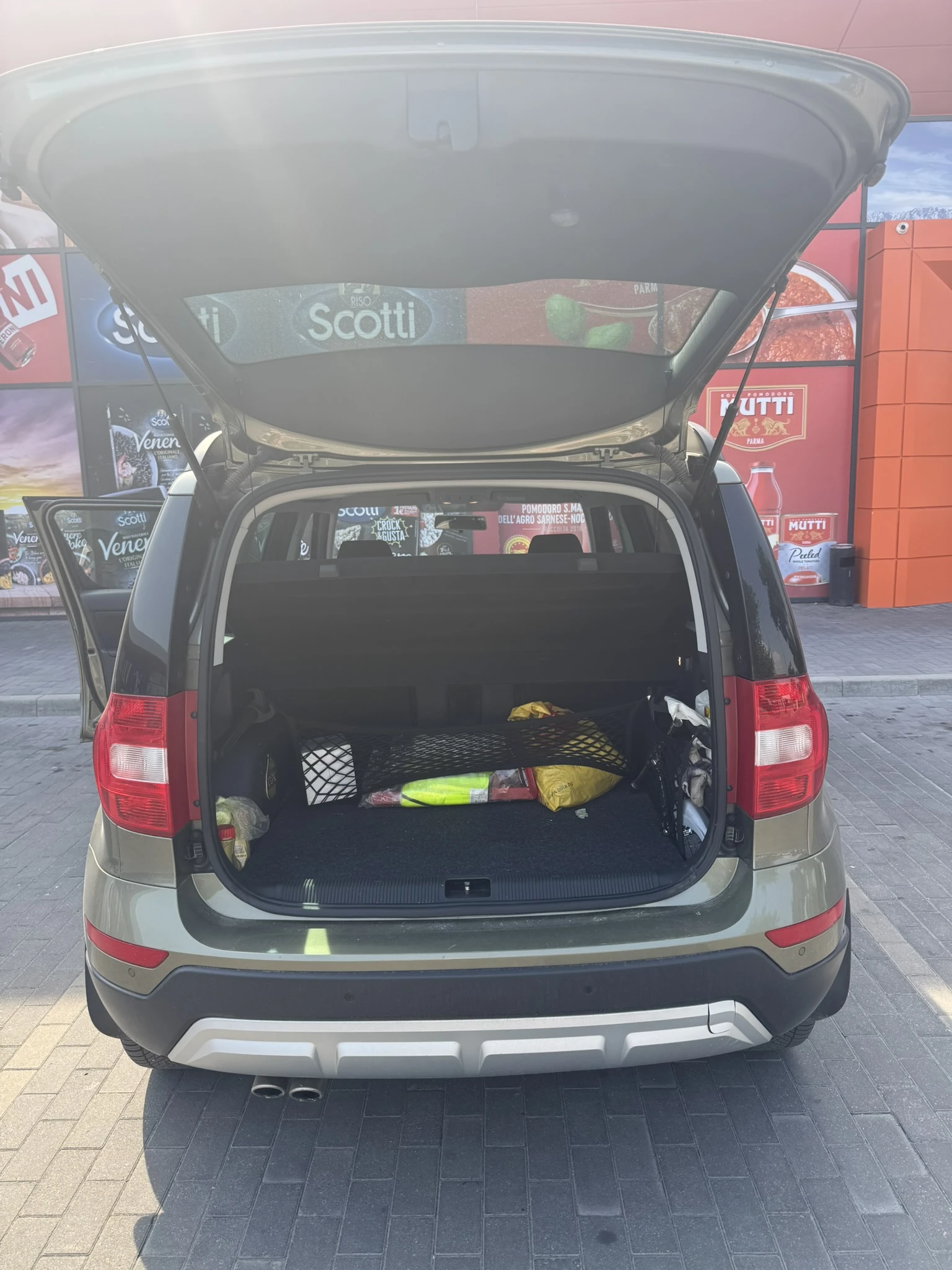 Skoda Yeti Style, снимка 15 - Автомобили и джипове - 55770757