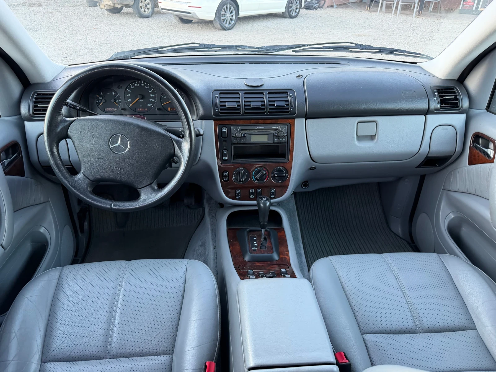 Mercedes-Benz ML 270 2.7CDI-163PS-АВТОМАТ-ТЕГЛИЧ, снимка 12 - Автомобили и джипове - 56219083