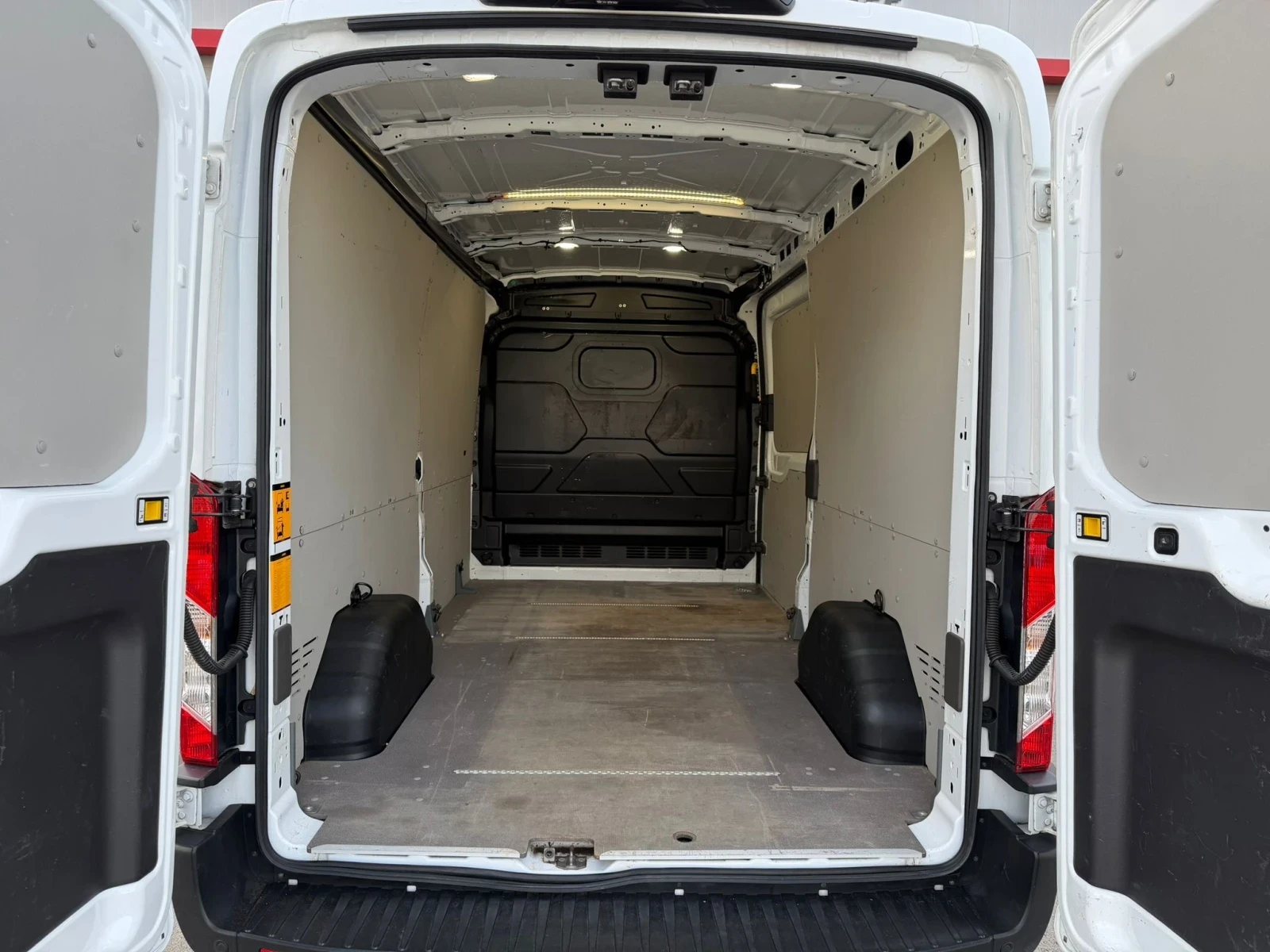 Ford Transit 2.0TDCI NAVI KAMERA 6-СКОРОСТИ EVRO 6D ЛИЗИНГ!!!, снимка 11 - Бусове и автобуси - 53784901