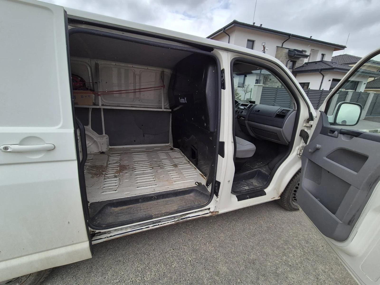 VW T5 1.9 TDI, снимка 9 - Бусове и автобуси - 53934307