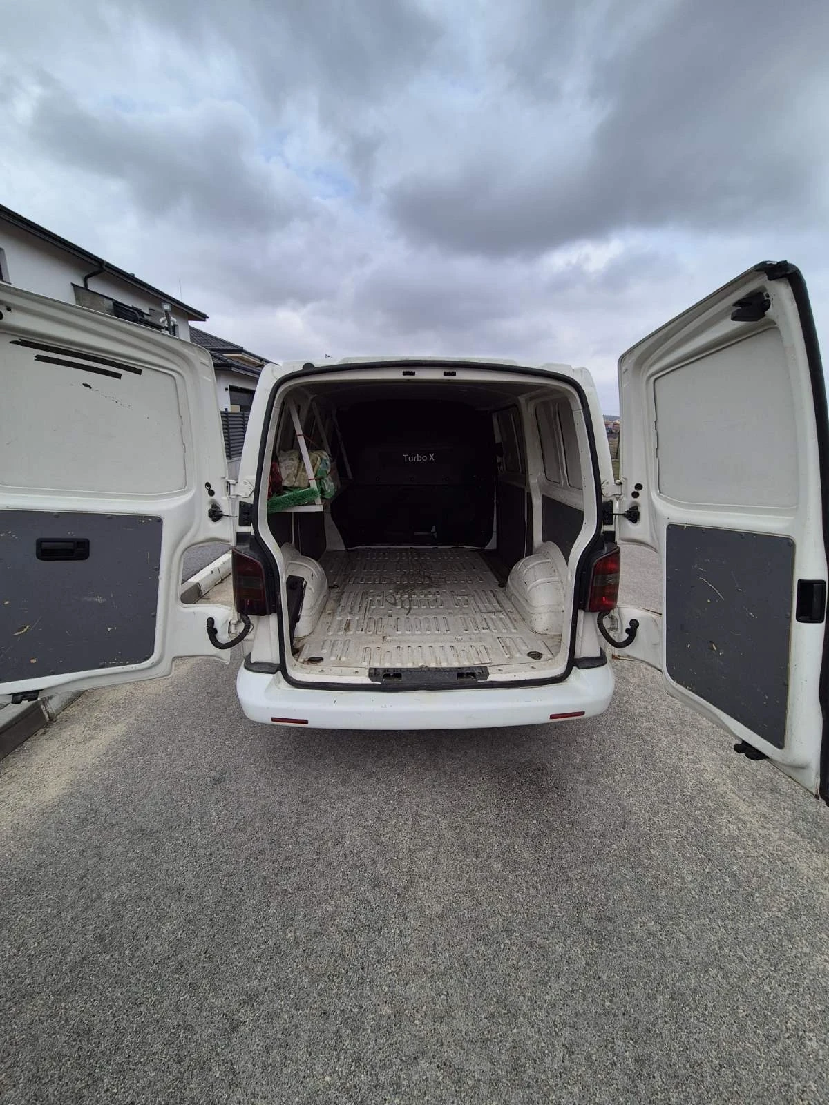 VW T5 1.9 TDI, снимка 6 - Бусове и автобуси - 53934307