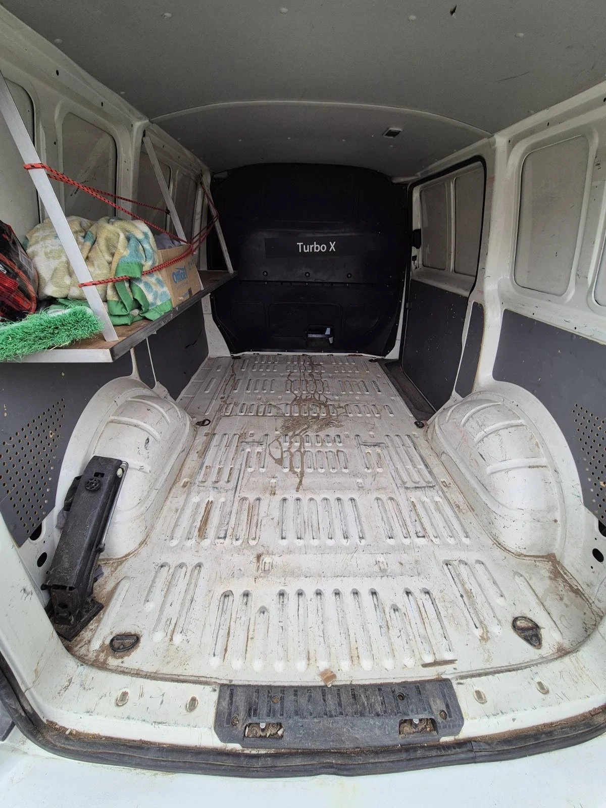 VW T5 1.9 TDI, снимка 11 - Бусове и автобуси - 53934307