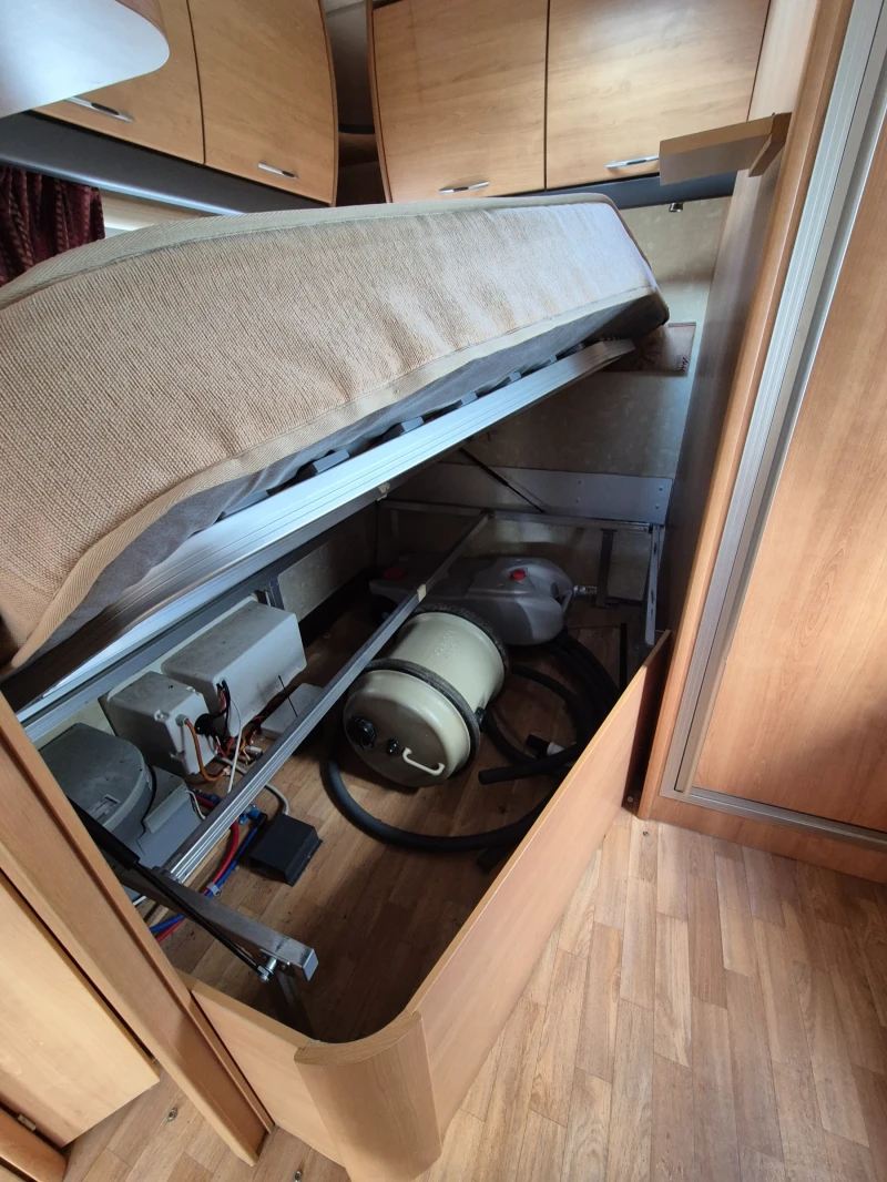 Каравана Други Ace Jubilee, снимка 11 - Каравани и кемпери - 53133369