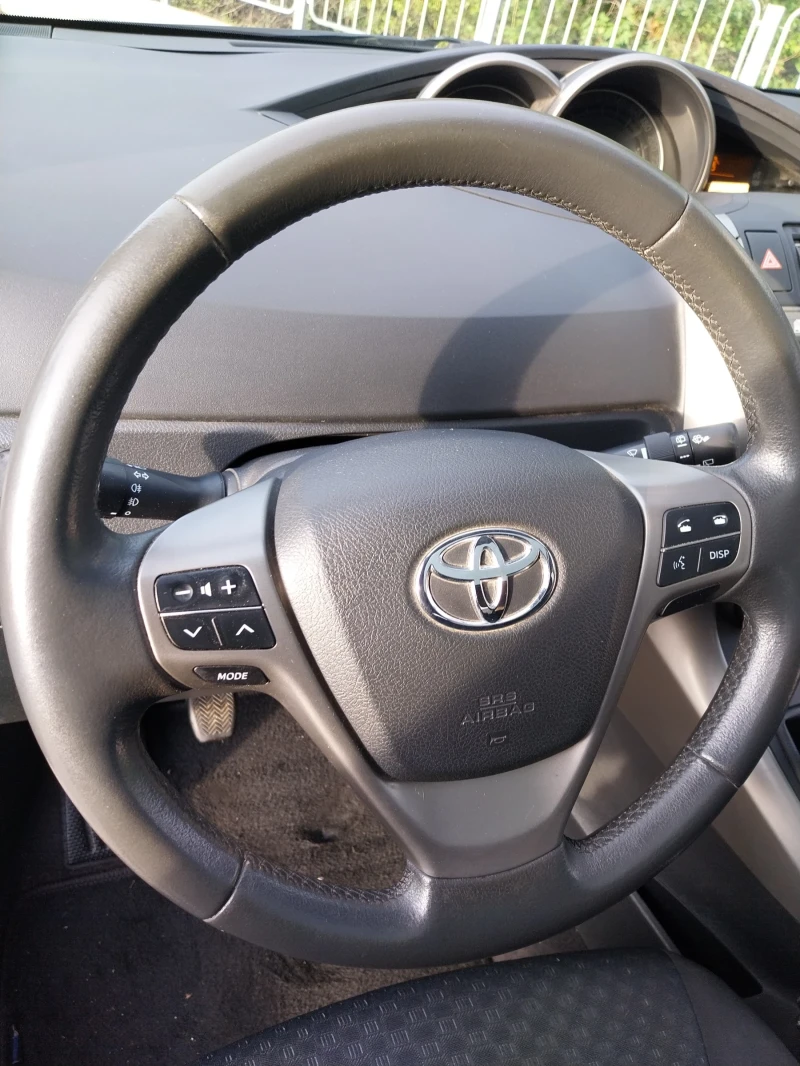 Toyota Verso 2.0 D4D, снимка 13 - Автомобили и джипове - 47279614