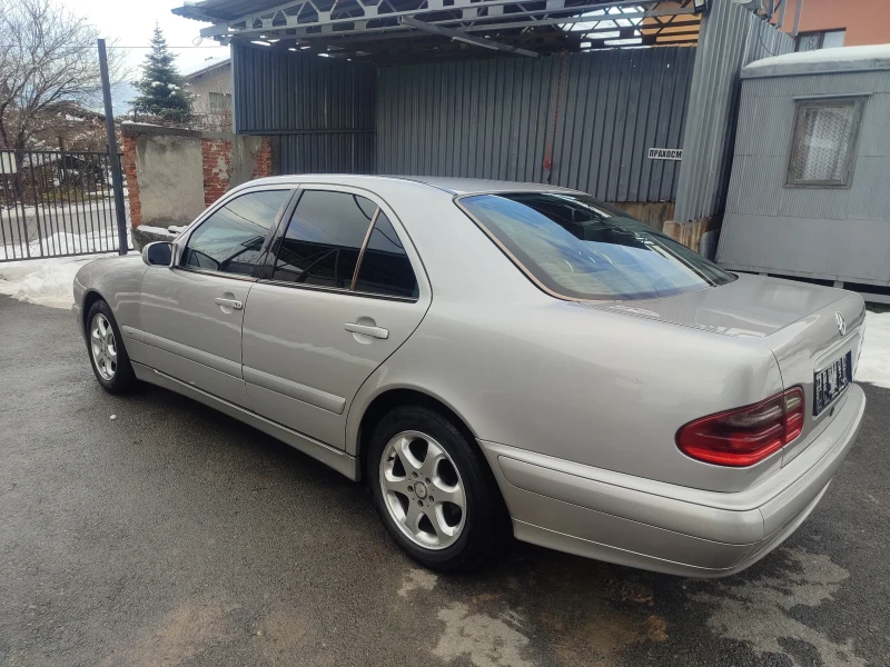 Mercedes-Benz E 200 CDI, снимка 4 - Автомобили и джипове - 48637658